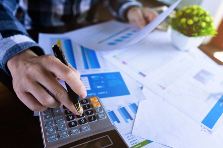 Elementos Clave a Incluir en una Factura para una Empresa Suiza