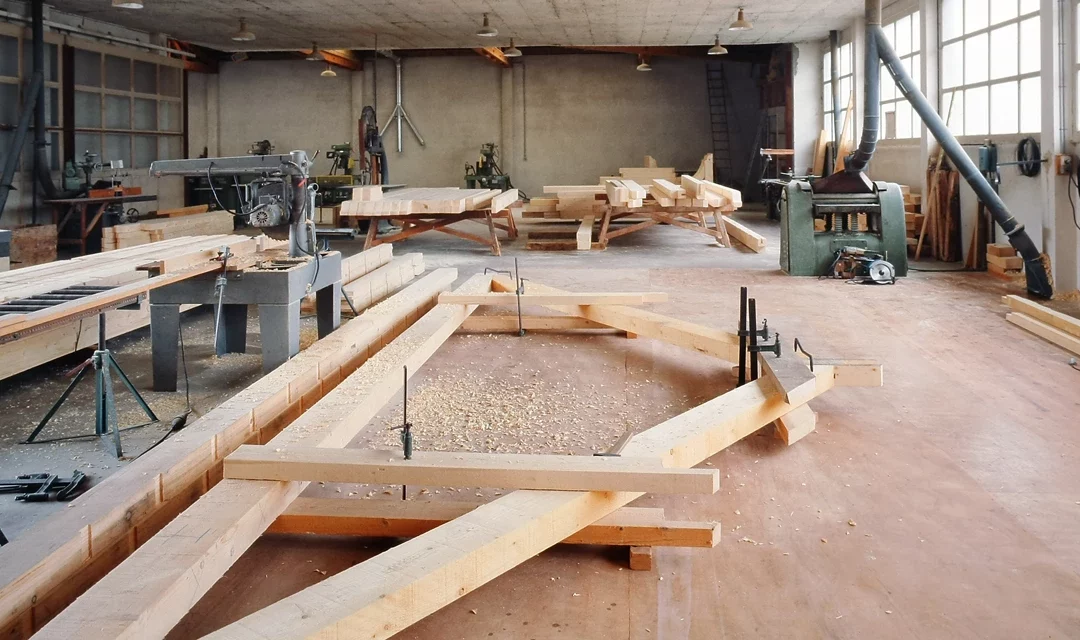 Créer une menuiserie ou une charpenterie à Genève : la CCT du second œuvre, la retraite anticipée et les règles du chantier